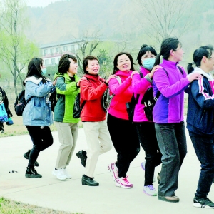 山西省地勘局214地质队在圣天湖景区踏青活动庆“三八”