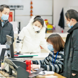 运城市政务服务中心“5+2”政务服务模式受好评