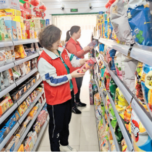 盐湖区安邑办信合名都社区突击检查辖区35家食品零售经营户