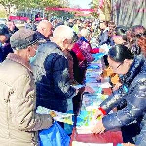 平陆县水利局发放宣传册宣传节水新理念