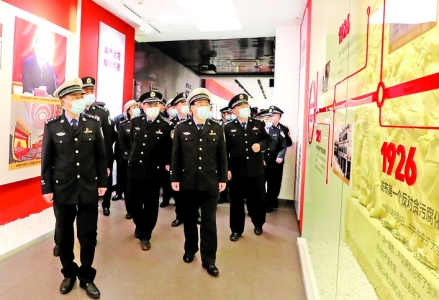 盐湖交警大队安排部署党员民警集中观看廉政文化