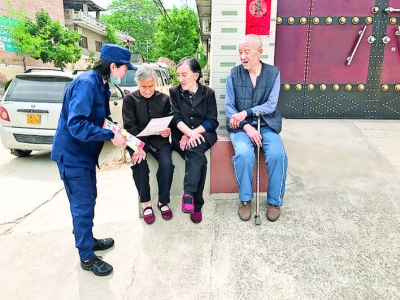 夏县消防救援大队进村入户宣传清明消防安全