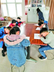 临猗县双塔社区“美术走近你 艺术进社区”公益培训开展