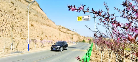 黄河一号旅游公路黄河美景让游人心旷神怡
