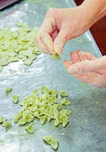 河津猫耳朵的制作过程