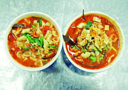 一碗让当地人津津乐道的“坐碗子”——河津猫耳朵