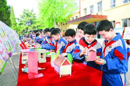 河津市铝基地毓秀小学培养学生动手和创新能力提高环保意识