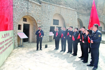 运城公路分局平陆段党员赴绛县迴马岭学党史