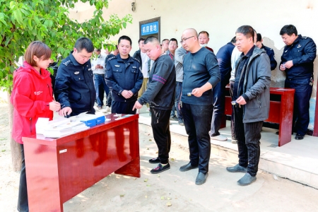 永济市公安局对汽车驾驶员进行吸毒检测