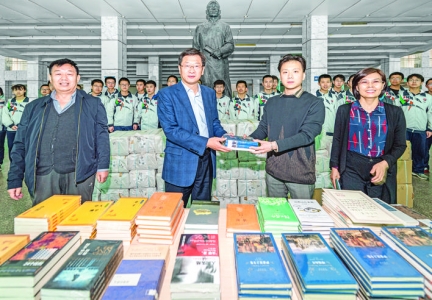 运城康杰中学校友图书捐赠仪式举行