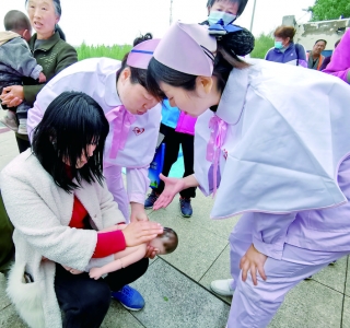 夏县社区服务中心向居民普及急救知识