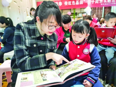 盐湖区恒大绿洲社区“颂百年风华 传红色基因”亲子阅读活动开展