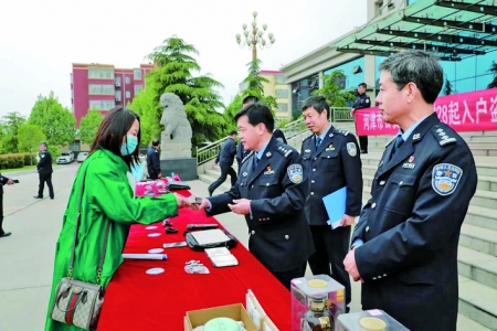 河津市公安局破获“28起入户盗窃案”涉案财物集中发还仪式举行