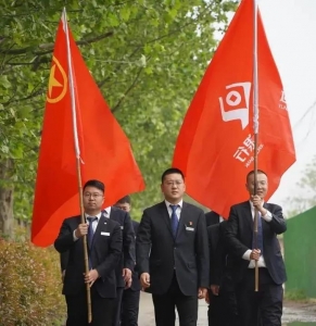 运城农商银行团委寻访慰问英雄模范重温抗战红色历史