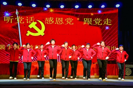 万荣县西效和村载歌载舞庆祝建党100周年