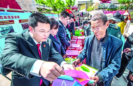 运城市中级人民法院法治宣传到岚山根景区