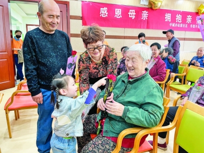 盐湖区站前社区“感恩母亲，拥抱亲情”主题歌唱活动举办