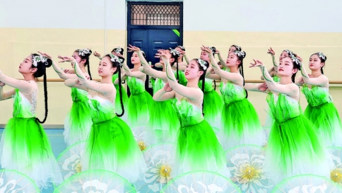 运城市文化艺术学校排练舞蹈《茉莉花开》备战“文明风采”大赛