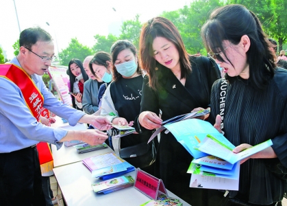运城市“精心照护——倡导科学育儿”主题宣传活动开展