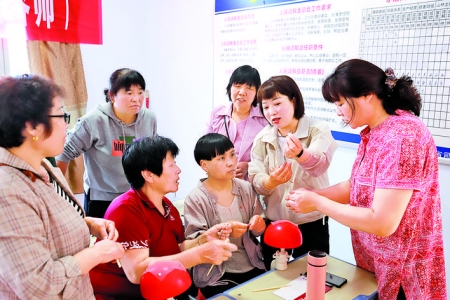 河津市柴家镇假发手工编织免费培训班增强基层群众“造血”能力