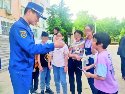 盐湖区消防救援大队制作手语宣传视频看望关爱聋哑儿童