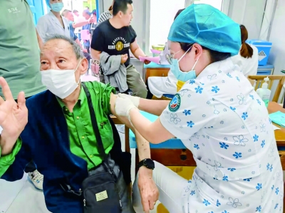 芮城县90岁老人顺利接种第一剂新冠病毒疫苗