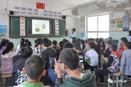 运城市疾控中心到董村中心小学为孩子们上一堂生动的健康教育课