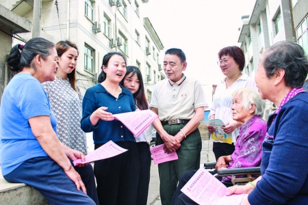 闻喜县银光社区居委会宣传防范电信网络诈骗有关法律法规和常识