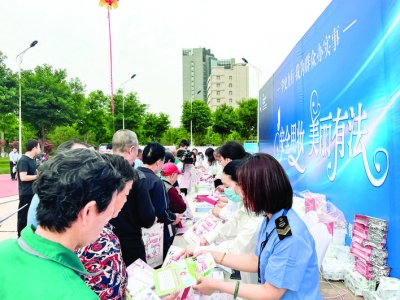 运城市市场监督管理局线上与线下同步宣传安全用妆知识