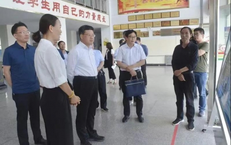 万荣县委书记调研“人人持证、技能社会”建设推进情况