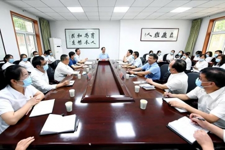 夏县委书记看望慰问高三教师并进行座谈交流