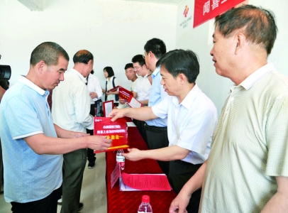 山西诺维兰集团为上水沟村村民发放药材种子补助款15万元