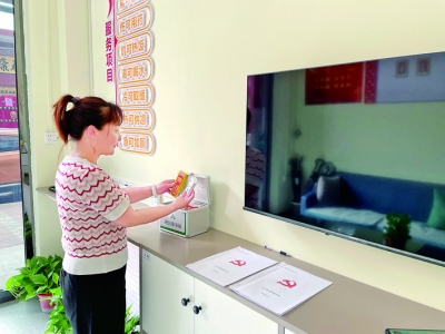 盐湖区府东街社区爱心驿站为经营户解决喝水、歇脚问题