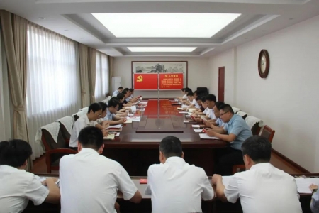 稷山县委副书记以党员身份参加县政府办党支部6月份主题党日活动