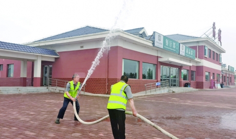 山西交通实业集团运城分公司芮城服务区多种形式讲解消防井及消防水带的使用