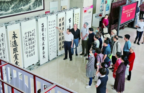 运城市金融办邀请市民品书画、学党史庆祝中国共产党成立100周年