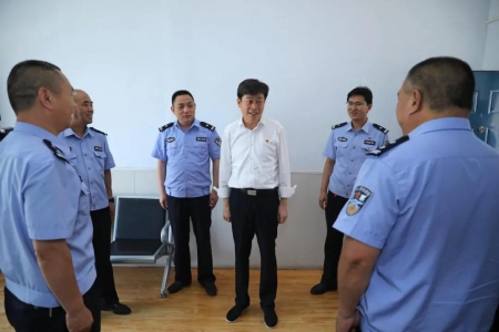 盐湖区委书记看望慰问安保维稳一线公安民警