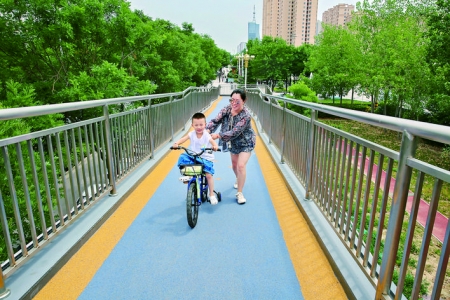 运城中心城区人行天桥”画“党恩