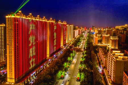 运城市区50余栋高楼点亮飘红,喜迎建党100周年