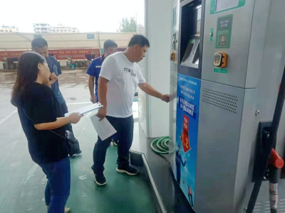 运城经开区市场监管分局专项监督检查加油站加油机计量
