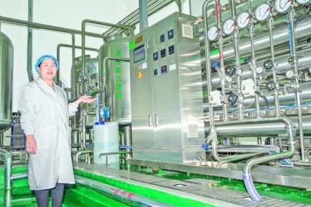 李冬青在山西华康药业股份有限公司自动化提取车间话党恩