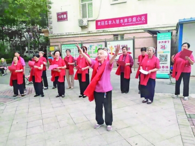 水岸华庭老党员闫怀英  自编歌舞颂党恩