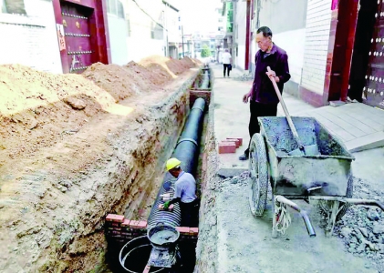 垣曲县改造完善城区道路、排水、供水设施，为群众办实事