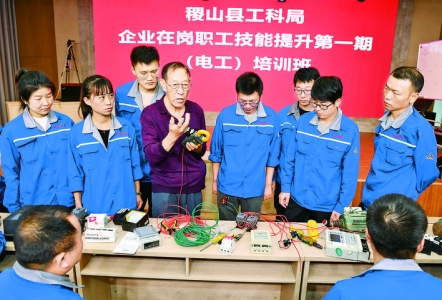 稷山县工科局组织提升岗职工技能