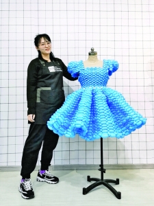 气球造型师程敏吹出一个不一样的世界