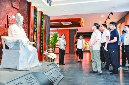 万荣裴庄机关干部聆听薛瑄的廉政事迹，加强理想信念教育