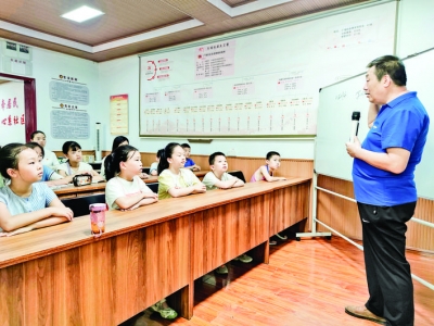 广场社区暑期写作辅导公益讲座叫座