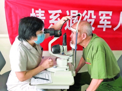 运城爱尔眼科医院为“老兵”眼健康义诊