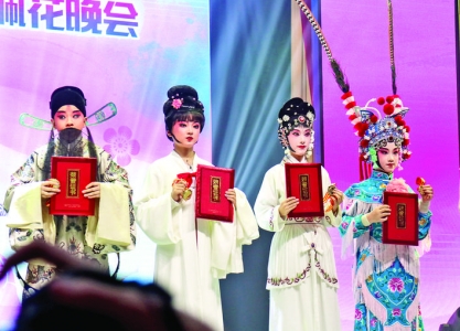 运城市3名选手，两个蒲剧剧目刚刚拿下“小梅花”奖，仝晅萌排名第一