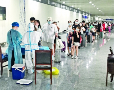 运城机场对中高风险地区来运航班全员进行核酸检测